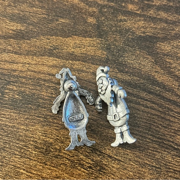 Vintage J.J Pewter Dangling Santa Christmas Earrings - Picture 3 of 5